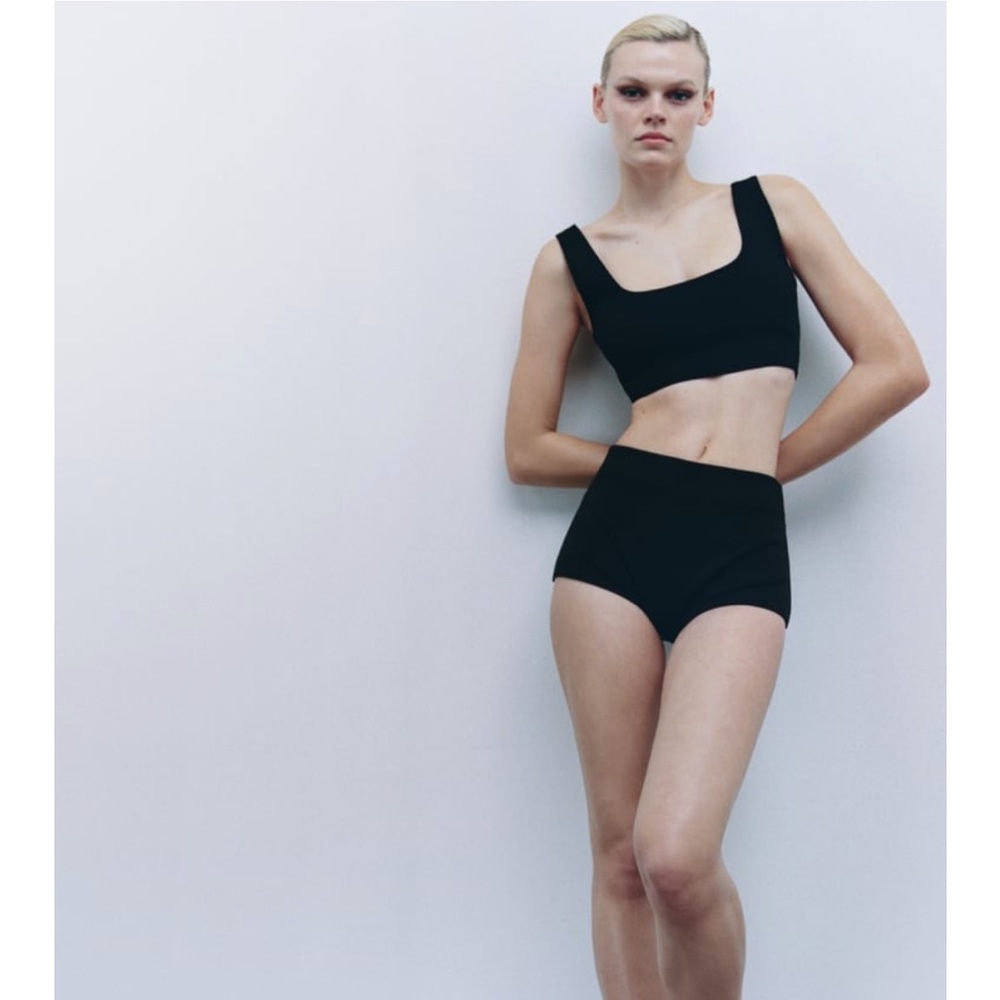 Zara sculpt short size medium